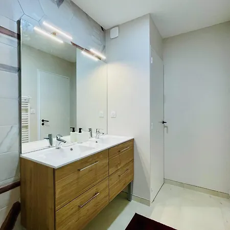 Le Du Lac, Centre Ville, Lr124 *