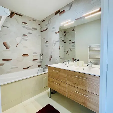 Le Du Lac, Centre Ville, Lr124 * La Rochelle (Charente-Maritime)