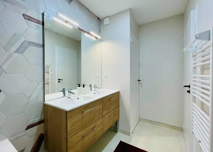 Le Du Lac, Centre Ville, Lr124 *